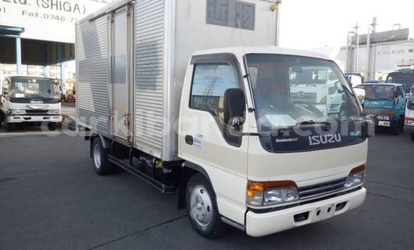 Nunua Ilio tumika Isuzu Bighorn Nyeupe Lori ndani ya Kampala nchini Uganda