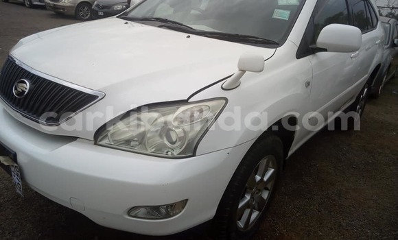 Acheter Import Voiture Toyota Harrier Blanc à Kampala, Ouganda Acheter Import Voiture Toyota Harrier Blanc à Kampala, Ouganda