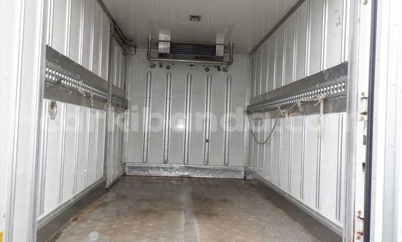 Buy Used Isuzu Bighorn White Car in Kampala in Uganda Buy Used Isuzu Bighorn White Car in Kampala in Uganda