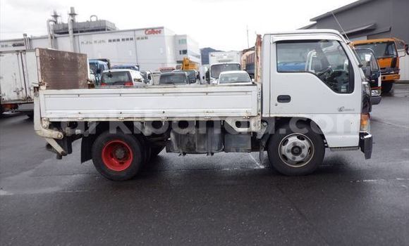 Nunua Ilio tumika Isuzu Bighorn Nyeupe Lori ndani ya Kampala nchini Uganda