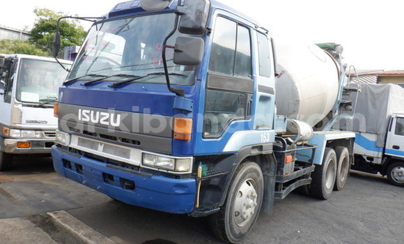 Buy Used Isuzu Bighorn Red Truck in Kampala in Uganda