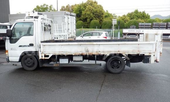 Gura Yakoze Isuzu Bighorn White Ikamyo i Kampala mu Uganda Gura Yakoze Isuzu Bighorn White Ikamyo i Kampala mu Uganda