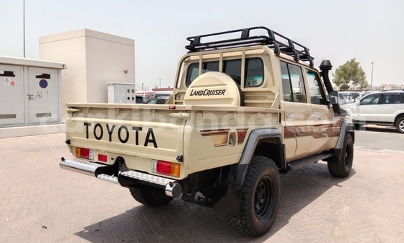 Nunua Ilio tumika Toyota Land Cruiser Nyingine Gari ndani ya Kampala nchini Uganda Nunua Ilio tumika Toyota Land Cruiser Nyingine Gari ndani ya Kampala nchini Uganda