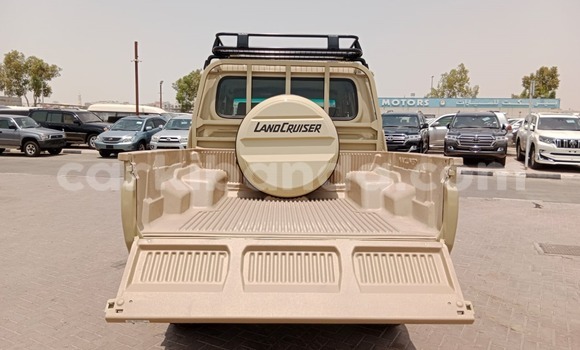 Nunua Ilio tumika Toyota Land Cruiser Nyingine Gari ndani ya Kampala nchini Uganda Nunua Ilio tumika Toyota Land Cruiser Nyingine Gari ndani ya Kampala nchini Uganda