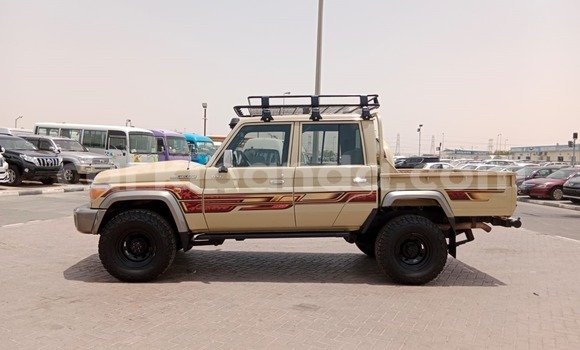 Nunua Ilio tumika Toyota Land Cruiser Nyingine Gari ndani ya Kampala nchini Uganda Nunua Ilio tumika Toyota Land Cruiser Nyingine Gari ndani ya Kampala nchini Uganda