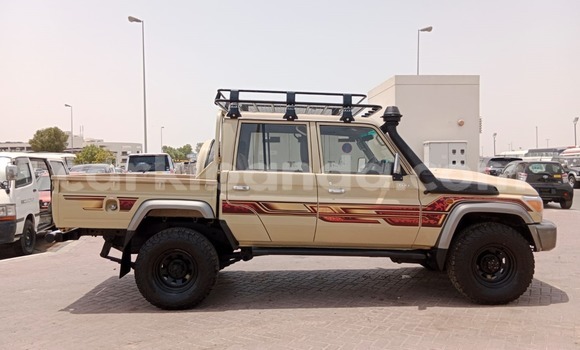 Nunua Ilio tumika Toyota Land Cruiser Nyingine Gari ndani ya Kampala nchini Uganda Nunua Ilio tumika Toyota Land Cruiser Nyingine Gari ndani ya Kampala nchini Uganda