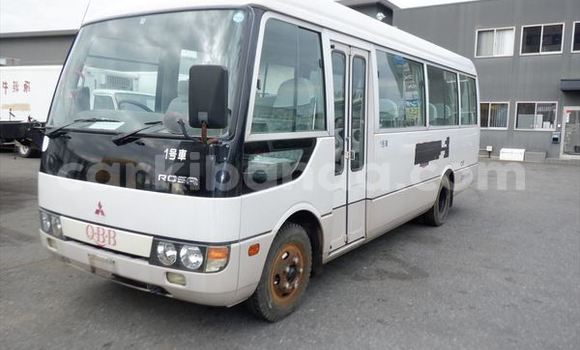 Acheter Occasion Utilitaire Mitsubishi Van Blanc à Kampala, Ouganda