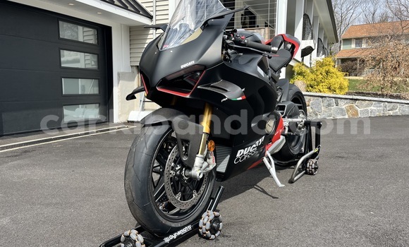 Gura Yakoze Ducati SUPERSPORT Black Bike i Arua mu Uganda Gura Yakoze Ducati SUPERSPORT Black Bike i Arua mu Uganda