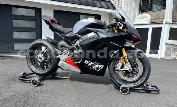 Gura Yakoze Ducati SUPERSPORT Black Bike i Arua mu Uganda Gura Yakoze Ducati SUPERSPORT Black Bike i Arua mu Uganda