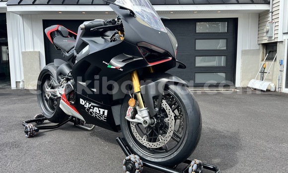 Gura Yakoze Ducati SUPERSPORT Black Bike i Arua mu Uganda Gura Yakoze Ducati SUPERSPORT Black Bike i Arua mu Uganda