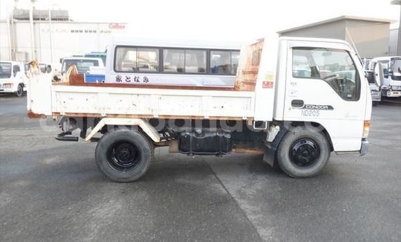 Buy Used Nissan UD White Truck in Kampala in Uganda Buy Used Nissan UD White Truck in Kampala in Uganda