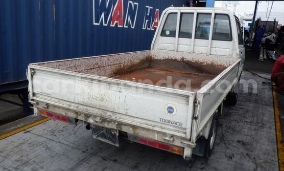 Buy Used Toyota LITEACE White Truck in Kampala in Uganda Buy Used Toyota LITEACE White Truck in Kampala in Uganda