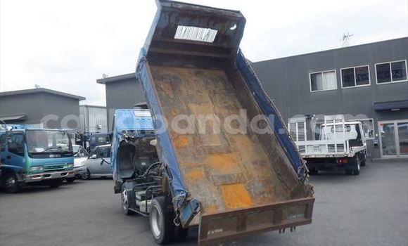 Nunua Ilio tumika Mitsubishi Van Bluu Lori ndani ya Kampala nchini Uganda Nunua Ilio tumika Mitsubishi Van Bluu Lori ndani ya Kampala nchini Uganda