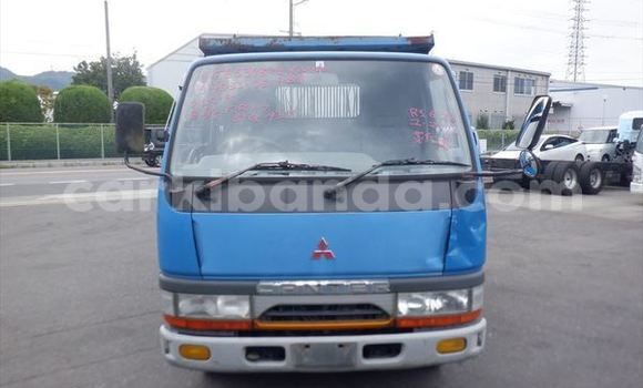 Nunua Ilio tumika Mitsubishi Van Bluu Lori ndani ya Kampala nchini Uganda Nunua Ilio tumika Mitsubishi Van Bluu Lori ndani ya Kampala nchini Uganda