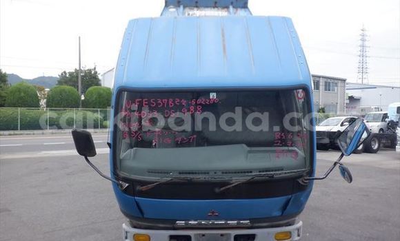 Nunua Ilio tumika Mitsubishi Van Bluu Lori ndani ya Kampala nchini Uganda Nunua Ilio tumika Mitsubishi Van Bluu Lori ndani ya Kampala nchini Uganda