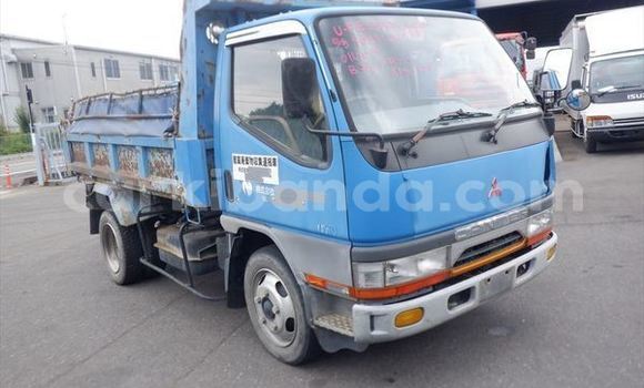 Nunua Ilio tumika Mitsubishi Van Bluu Lori ndani ya Kampala nchini Uganda Nunua Ilio tumika Mitsubishi Van Bluu Lori ndani ya Kampala nchini Uganda