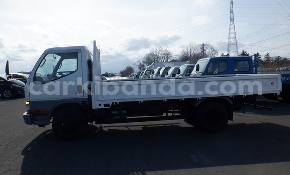 Nunua Ilio tumika Mitsubishi Van Nyeupe Lori ndani ya Kampala nchini Uganda Nunua Ilio tumika Mitsubishi Van Nyeupe Lori ndani ya Kampala nchini Uganda