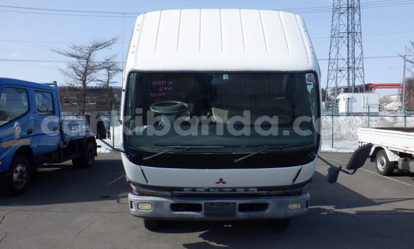 Nunua Ilio tumika Mitsubishi Van Nyeupe Lori ndani ya Kampala nchini Uganda Nunua Ilio tumika Mitsubishi Van Nyeupe Lori ndani ya Kampala nchini Uganda