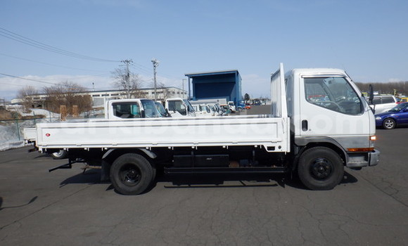 Nunua Ilio tumika Mitsubishi Van Nyeupe Lori ndani ya Kampala nchini Uganda Nunua Ilio tumika Mitsubishi Van Nyeupe Lori ndani ya Kampala nchini Uganda