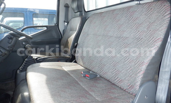 Nunua Ilio tumika Mitsubishi Van Nyeupe Lori ndani ya Kampala nchini Uganda Nunua Ilio tumika Mitsubishi Van Nyeupe Lori ndani ya Kampala nchini Uganda
