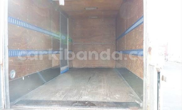 Nunua Ilio tumika Mitsubishi Van Kijani Lori ndani ya Kampala nchini Uganda Nunua Ilio tumika Mitsubishi Van Kijani Lori ndani ya Kampala nchini Uganda