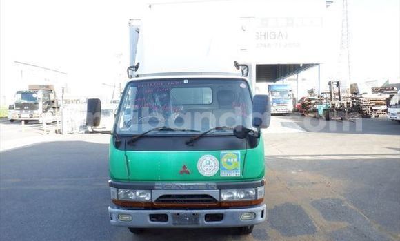 Nunua Ilio tumika Mitsubishi Van Kijani Lori ndani ya Kampala nchini Uganda Nunua Ilio tumika Mitsubishi Van Kijani Lori ndani ya Kampala nchini Uganda