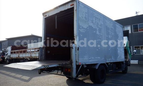 Nunua Ilio tumika Mitsubishi Van Kijani Lori ndani ya Kampala nchini Uganda Nunua Ilio tumika Mitsubishi Van Kijani Lori ndani ya Kampala nchini Uganda