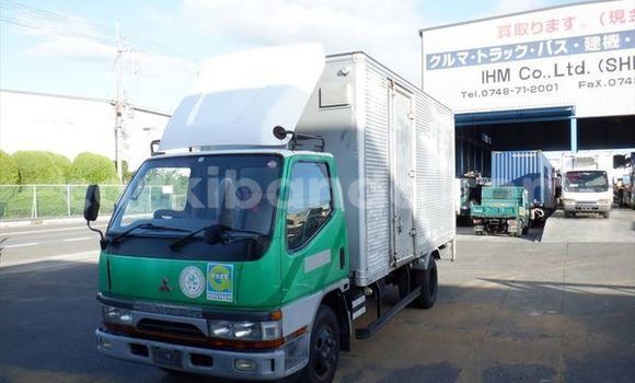 Nunua Ilio tumika Mitsubishi Van Kijani Lori ndani ya Kampala nchini Uganda Nunua Ilio tumika Mitsubishi Van Kijani Lori ndani ya Kampala nchini Uganda