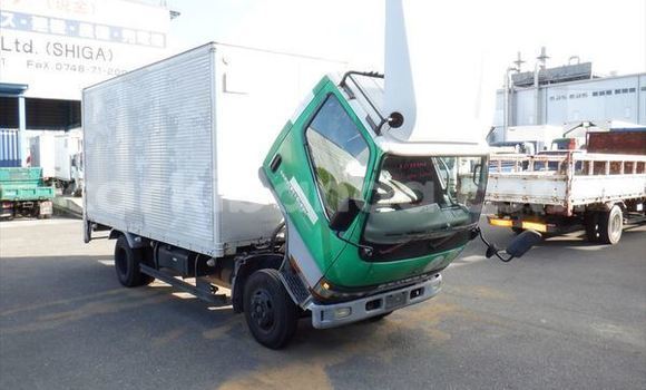 Nunua Ilio tumika Mitsubishi Van Kijani Lori ndani ya Kampala nchini Uganda Nunua Ilio tumika Mitsubishi Van Kijani Lori ndani ya Kampala nchini Uganda