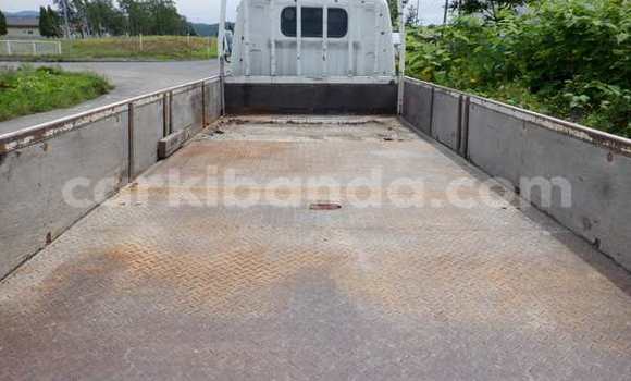 Nunua Ilio tumika Mitsubishi Van Nyeupe Lori ndani ya Kampala nchini Uganda Nunua Ilio tumika Mitsubishi Van Nyeupe Lori ndani ya Kampala nchini Uganda