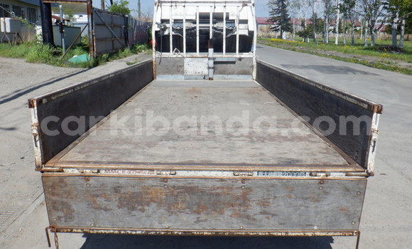 Nunua Ilio tumika Mitsubishi Van Nyeupe Lori ndani ya Kampala nchini Uganda Nunua Ilio tumika Mitsubishi Van Nyeupe Lori ndani ya Kampala nchini Uganda