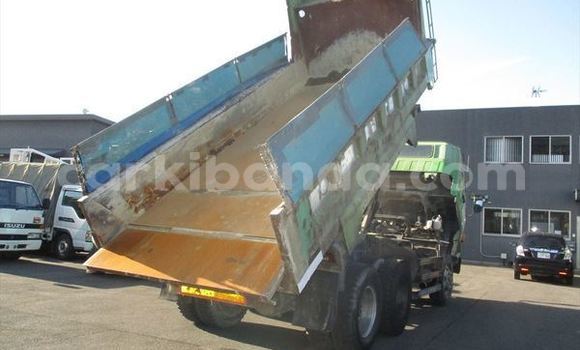 Nunua Ilio tumika Isuzu Bighorn Kijani Lori ndani ya Kampala nchini Uganda Nunua Ilio tumika Isuzu Bighorn Kijani Lori ndani ya Kampala nchini Uganda