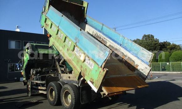 Nunua Ilio tumika Isuzu Bighorn Kijani Lori ndani ya Kampala nchini Uganda Nunua Ilio tumika Isuzu Bighorn Kijani Lori ndani ya Kampala nchini Uganda