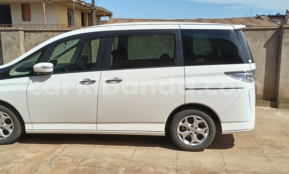 Acheter Neuf Voiture Mazda Biante Blanc à Kampala, Ouganda Acheter Neuf Voiture Mazda Biante Blanc à Kampala, Ouganda