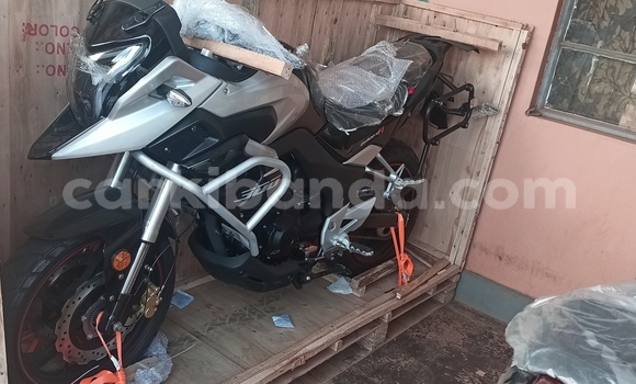 Gura Nshya Ccm XTR Black Bike i Kampala mu Uganda