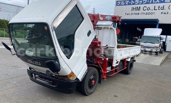 Nunua Ilio tumika Isuzu Bighorn Nyeupe Lori ndani ya Kampala nchini Uganda Nunua Ilio tumika Isuzu Bighorn Nyeupe Lori ndani ya Kampala nchini Uganda