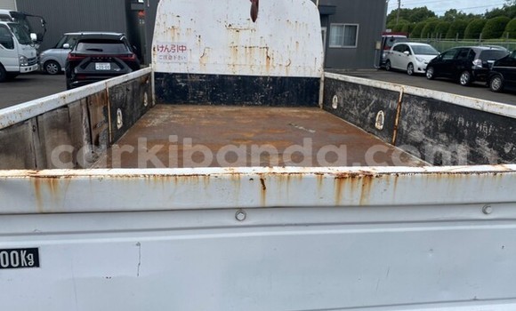 Nunua Ilio tumika Isuzu Bighorn Nyeupe Lori ndani ya Kampala nchini Uganda Nunua Ilio tumika Isuzu Bighorn Nyeupe Lori ndani ya Kampala nchini Uganda