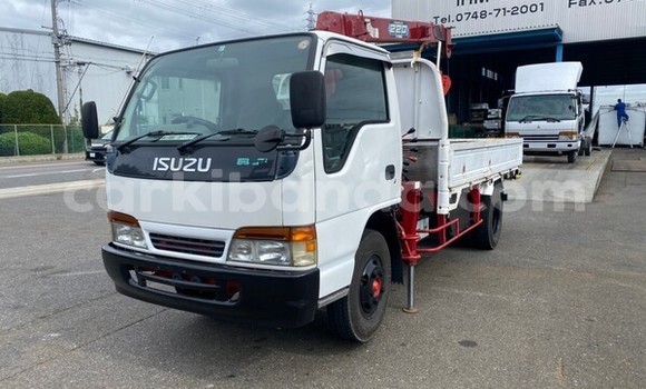 Nunua Ilio tumika Isuzu Bighorn Nyeupe Lori ndani ya Kampala nchini Uganda Nunua Ilio tumika Isuzu Bighorn Nyeupe Lori ndani ya Kampala nchini Uganda