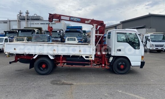 Nunua Ilio tumika Isuzu Bighorn Nyeupe Lori ndani ya Kampala nchini Uganda Nunua Ilio tumika Isuzu Bighorn Nyeupe Lori ndani ya Kampala nchini Uganda