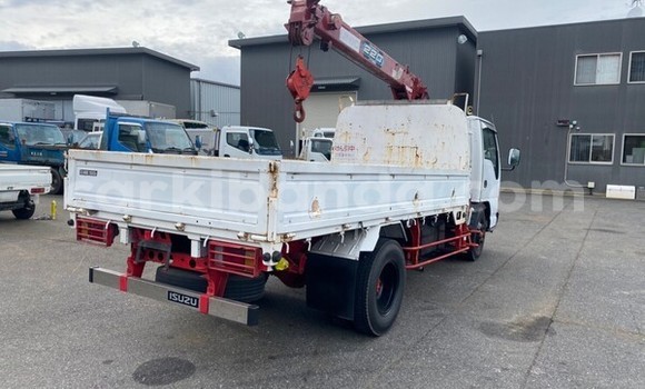 Nunua Ilio tumika Isuzu Bighorn Nyeupe Lori ndani ya Kampala nchini Uganda Nunua Ilio tumika Isuzu Bighorn Nyeupe Lori ndani ya Kampala nchini Uganda