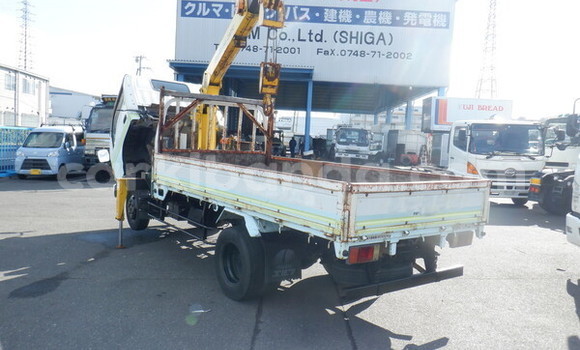 Nunua Ilio tumika Isuzu Bighorn Nyeupe Lori ndani ya Kampala nchini Uganda Nunua Ilio tumika Isuzu Bighorn Nyeupe Lori ndani ya Kampala nchini Uganda