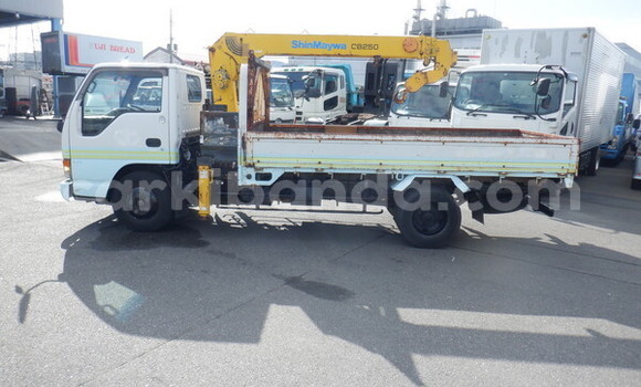 Nunua Ilio tumika Isuzu Bighorn Nyeupe Lori ndani ya Kampala nchini Uganda Nunua Ilio tumika Isuzu Bighorn Nyeupe Lori ndani ya Kampala nchini Uganda