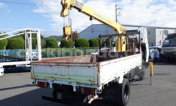 Nunua Ilio tumika Isuzu Bighorn Nyeupe Lori ndani ya Kampala nchini Uganda Nunua Ilio tumika Isuzu Bighorn Nyeupe Lori ndani ya Kampala nchini Uganda