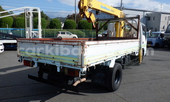 Nunua Ilio tumika Isuzu Bighorn Nyeupe Lori ndani ya Kampala nchini Uganda Nunua Ilio tumika Isuzu Bighorn Nyeupe Lori ndani ya Kampala nchini Uganda