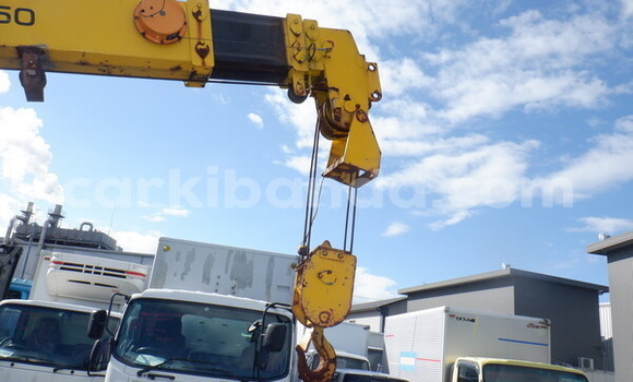 Nunua Ilio tumika Isuzu Bighorn Nyeupe Lori ndani ya Kampala nchini Uganda Nunua Ilio tumika Isuzu Bighorn Nyeupe Lori ndani ya Kampala nchini Uganda