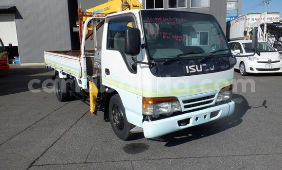 Nunua Ilio tumika Isuzu Bighorn Nyeupe Lori ndani ya Kampala nchini Uganda Nunua Ilio tumika Isuzu Bighorn Nyeupe Lori ndani ya Kampala nchini Uganda