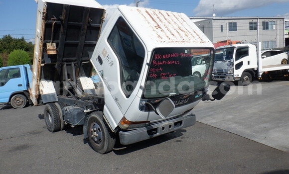 Nunua Ilio tumika Isuzu Bighorn Nyeupe Lori ndani ya Kampala nchini Uganda Nunua Ilio tumika Isuzu Bighorn Nyeupe Lori ndani ya Kampala nchini Uganda