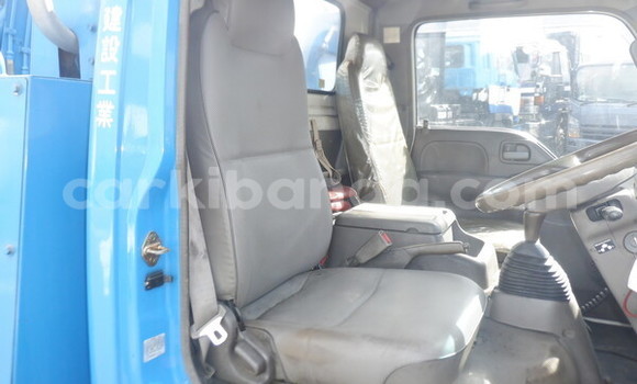 Nunua Ilio tumika Isuzu Bighorn Bluu Lori ndani ya Kampala nchini Uganda Nunua Ilio tumika Isuzu Bighorn Bluu Lori ndani ya Kampala nchini Uganda