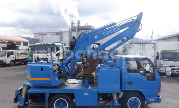 Nunua Ilio tumika Isuzu Bighorn Bluu Lori ndani ya Kampala nchini Uganda Nunua Ilio tumika Isuzu Bighorn Bluu Lori ndani ya Kampala nchini Uganda