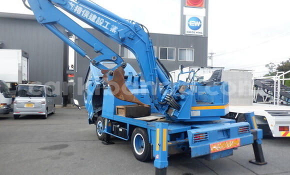 Nunua Ilio tumika Isuzu Bighorn Bluu Lori ndani ya Kampala nchini Uganda Nunua Ilio tumika Isuzu Bighorn Bluu Lori ndani ya Kampala nchini Uganda